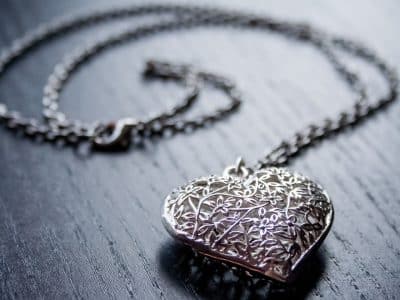 La tendance des bijoux de lait maternel : tout ce que vous devez savoir...